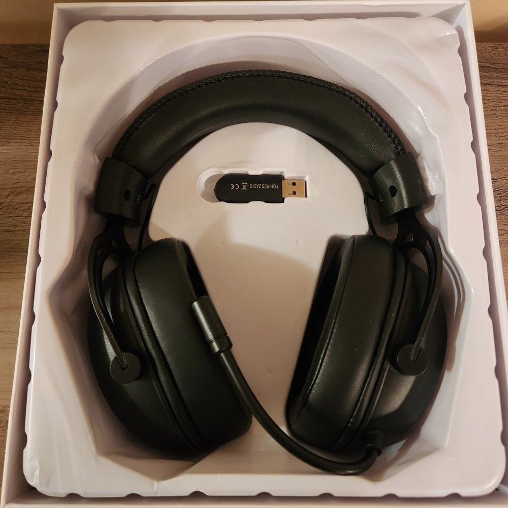 NIB Wireless RGB Gaming Headset - Picture 3 of 6